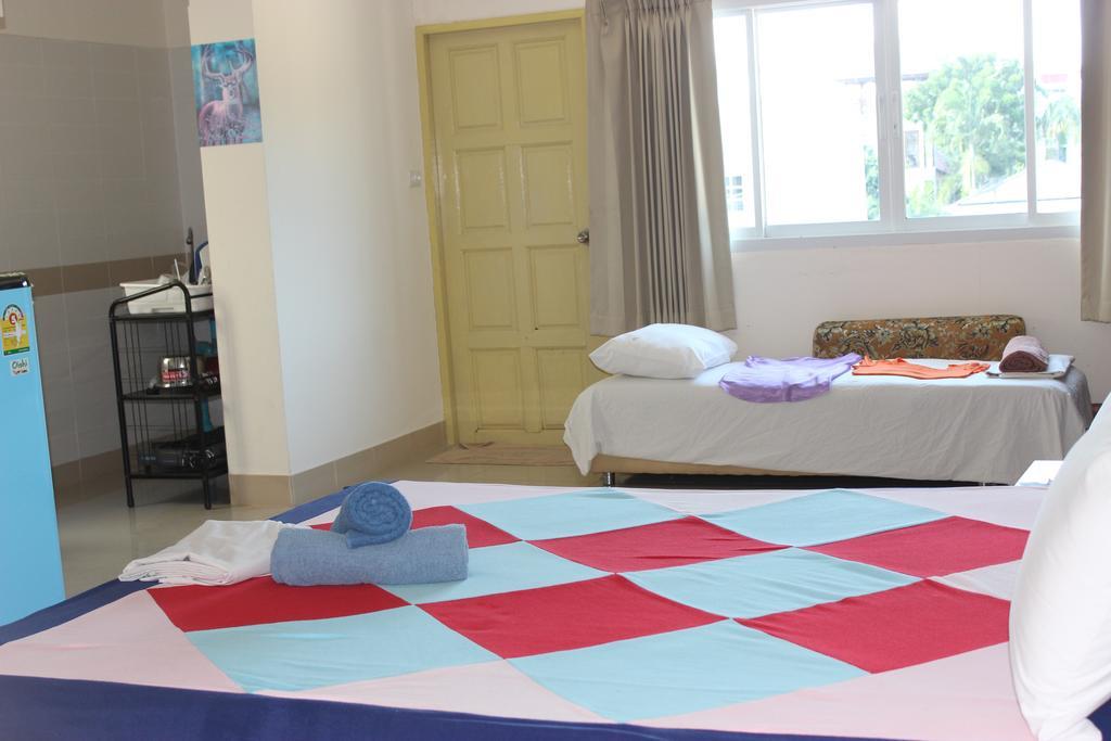 Dacha Beach Aparthotel Патая Екстериор снимка