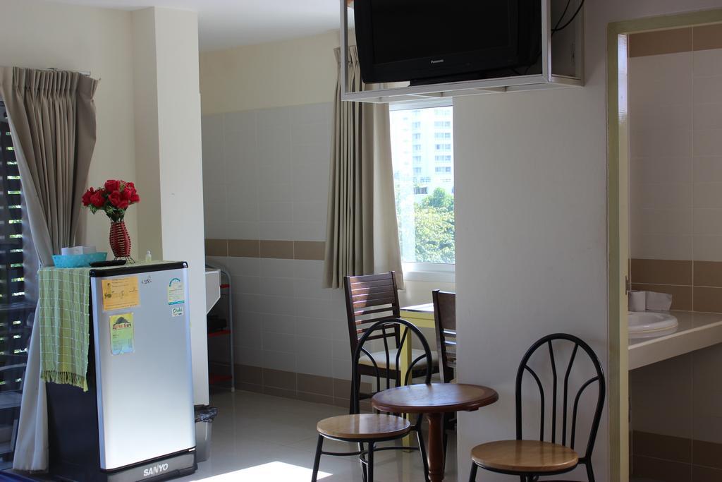 Dacha Beach Aparthotel Патая Екстериор снимка