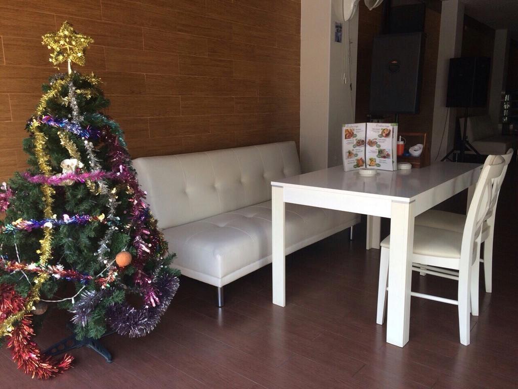 Dacha Beach Aparthotel Патая Екстериор снимка